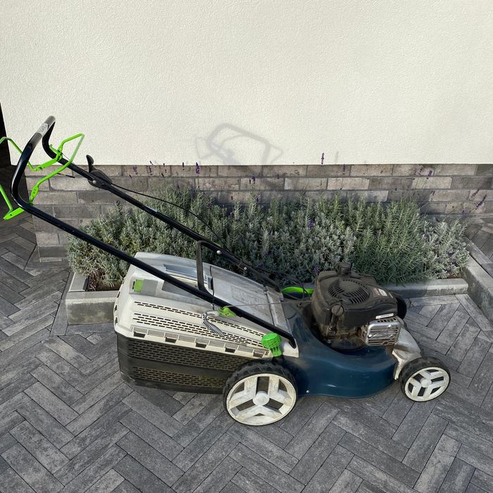Kosiarka spalinowa z silnikiem Briggs