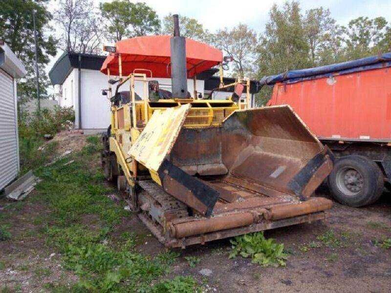 Rozkładarka mas bitumicznych TITAN 411