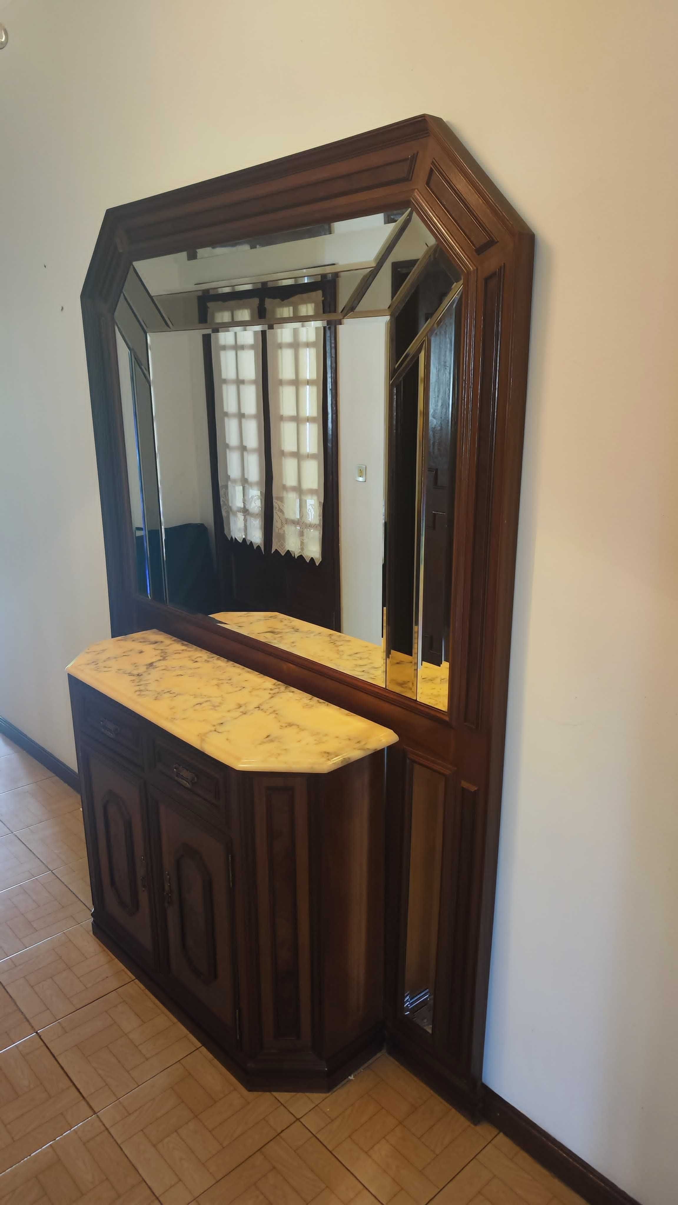 Móvel de entrada com espelho e candeeiros