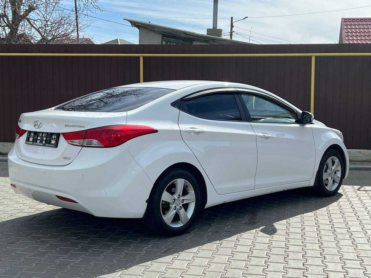 продаю Hyundai Elantra официальная покупалась в Украине