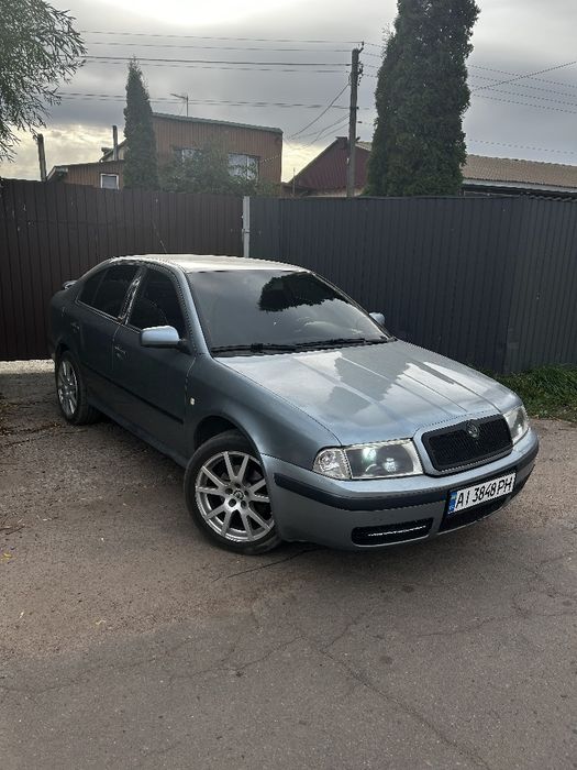 Шкода тур 1.8 т  2004