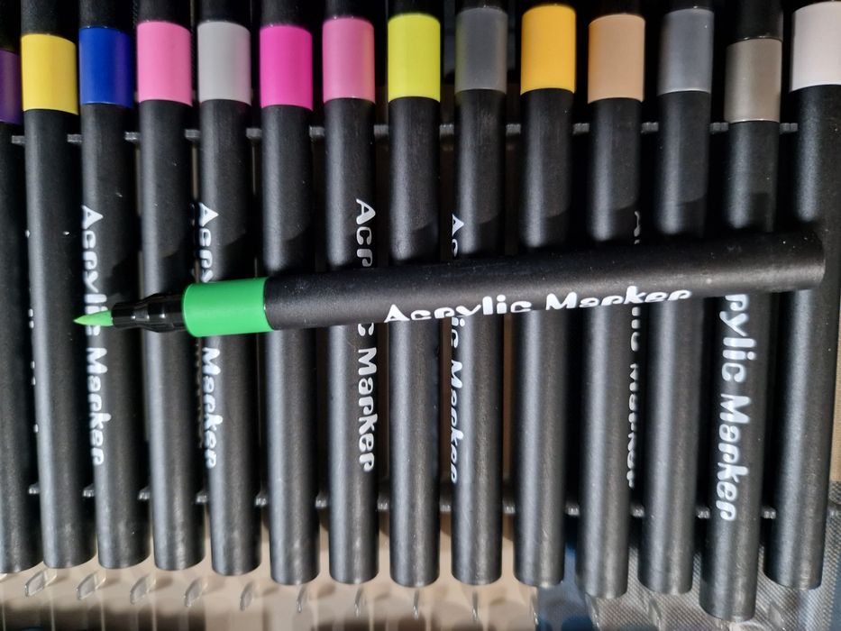 Canetas de pintura acrílica,  novas