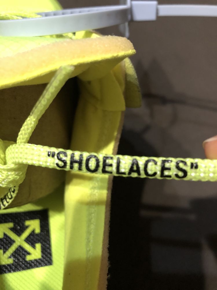 Продаются кроссовки  OFF-WHITE x Nike Air Force 1 Low "Volt" новые
