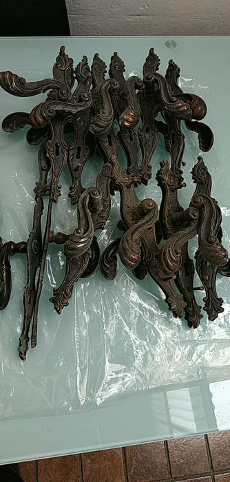 Lote de 10 puxadores e 10 fechaduras Vintage com chaves