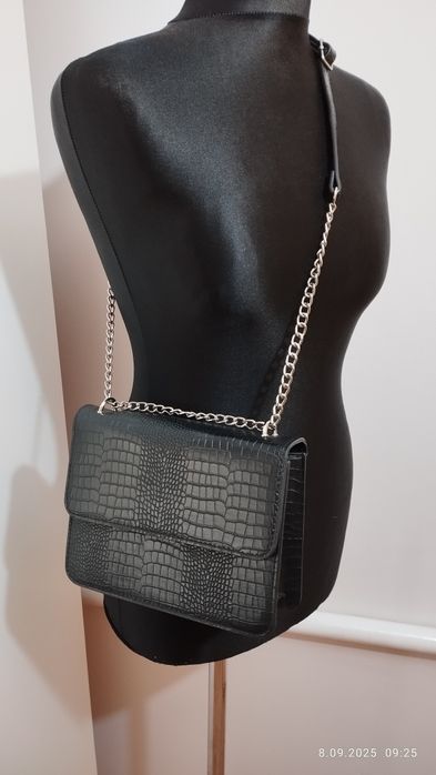 Torebka czarna kopertówka na pasku print zwierzecy