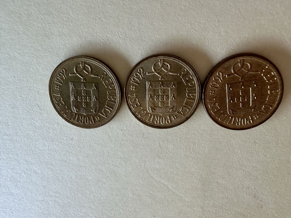 Vendo moedas de 1 escudo