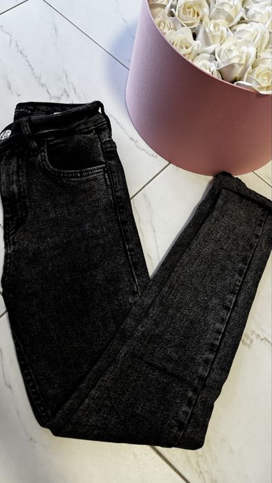 Жіночі джинси скіні сірі.