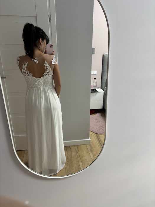 Suknia ślubna z rozcięciem