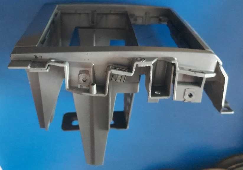 Konsola środkowa ramka radia stelaż kosz Vw Golf mk4 IV 1J1'858069F