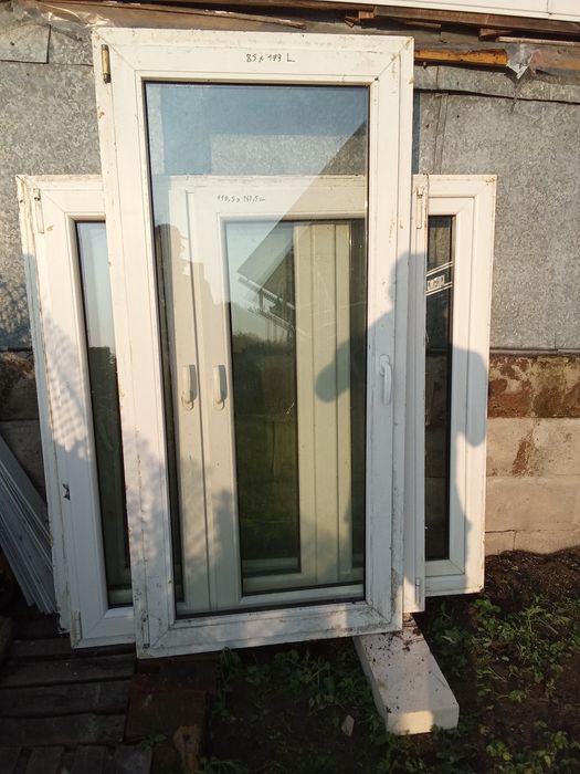 Okno używane balkonowe 850 x179mm lewe R+U