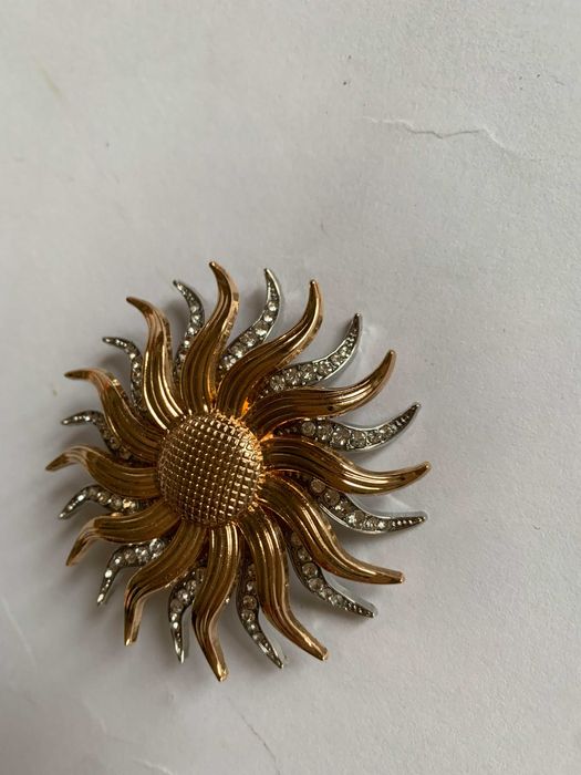 Брошка "Солнце" красивая