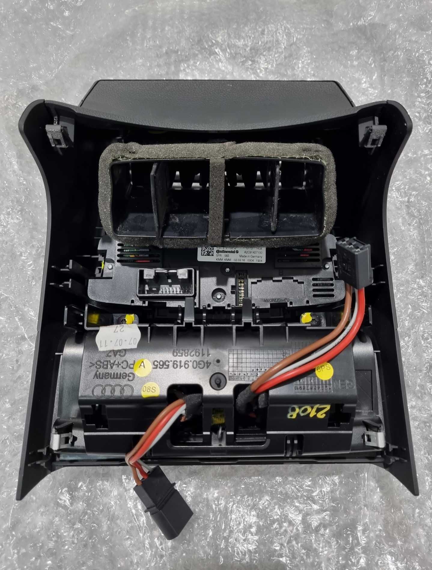 Consola traseira c/comando AC e gaveta c/tomada 12V Audi A6 Avant