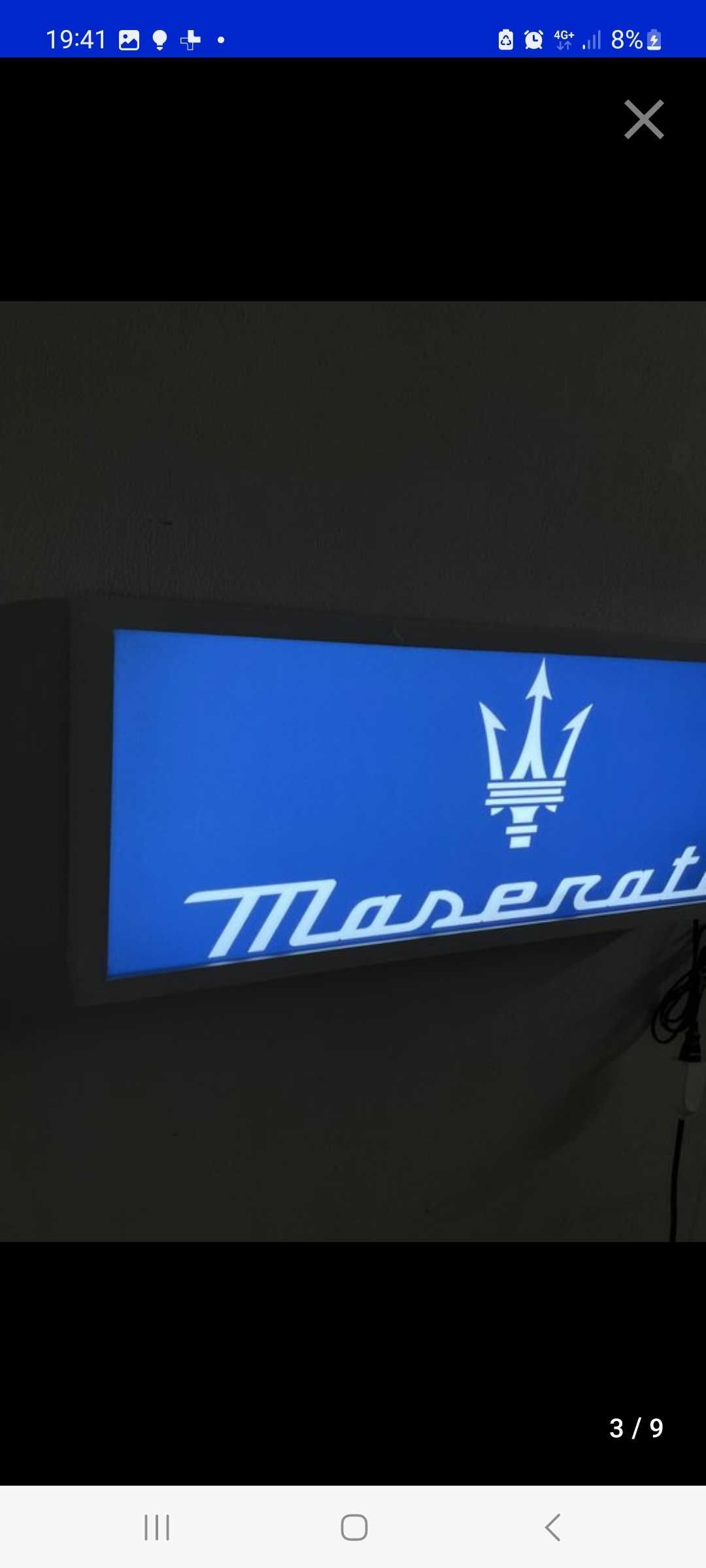 Sinal luminoso maserati