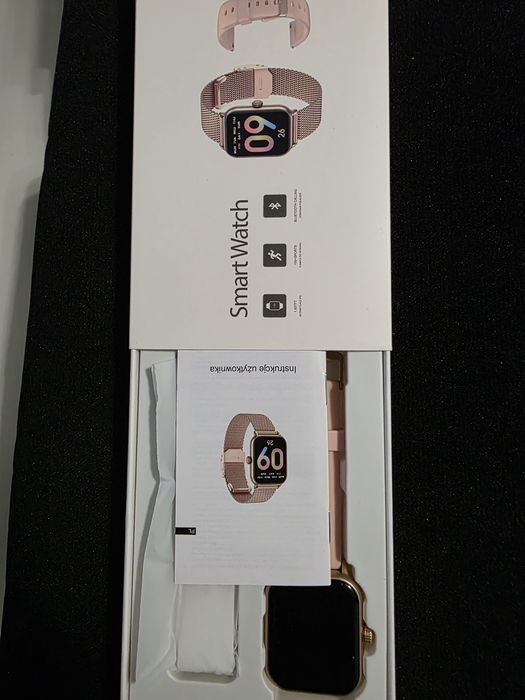 SmartWatch z trzema paskami
