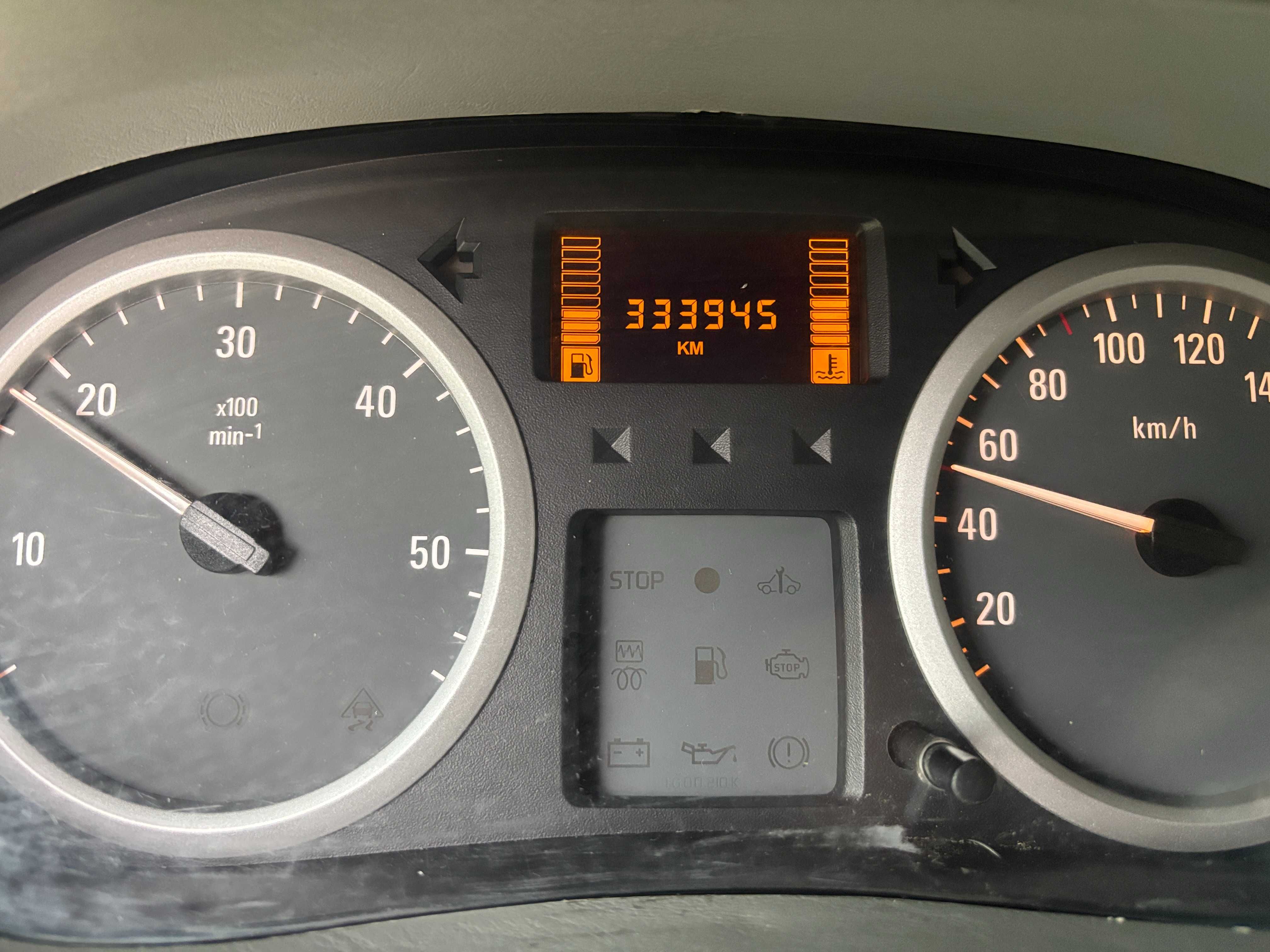Opel Vivaro L2H1, 2.0 benzyna/gaz, wersja 5-osobowa, hak, klimatyzacja