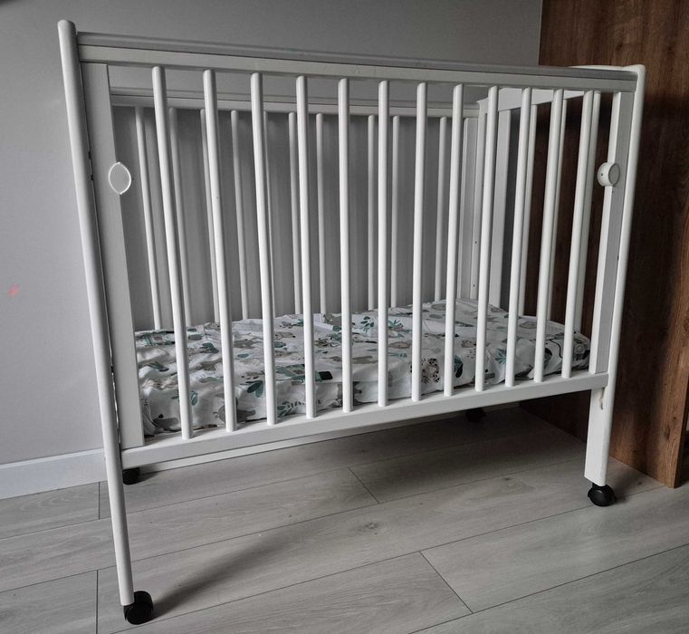 Łóżeczko dziecięce 50x100 cm białe + materac – stan bardzo dobry