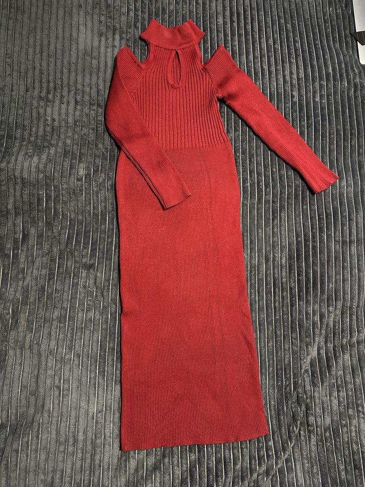 Сукня червона
