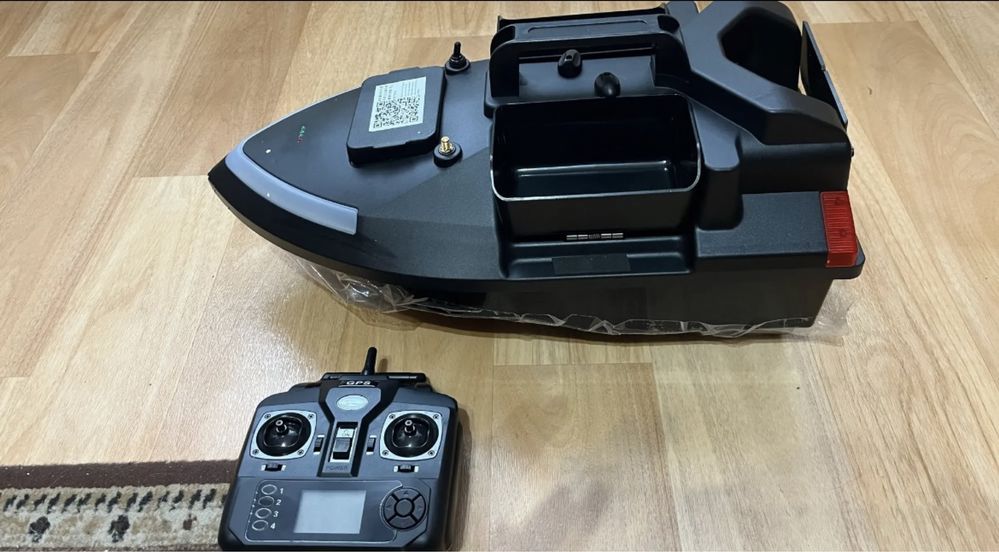 Łódka zanętowa z gps v20 + ładowarka samochodowa flytec nie boatman