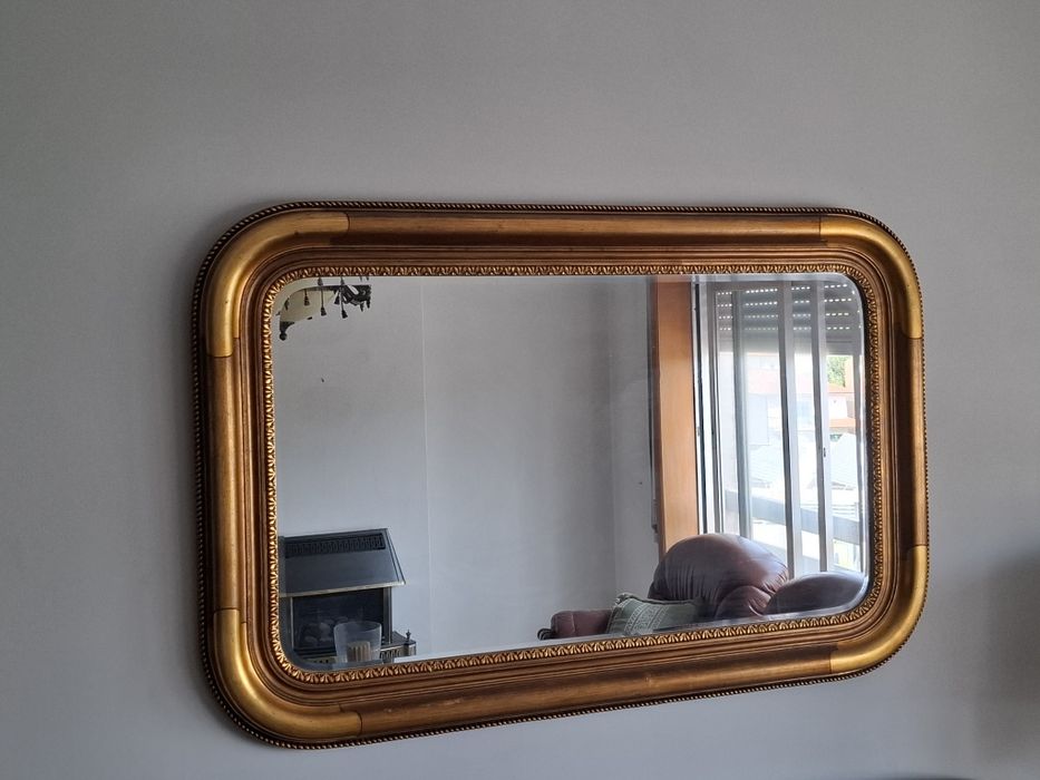 Espelho com moldura (decorativo)