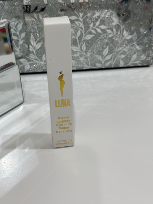 Luna - błyszczyk do ust