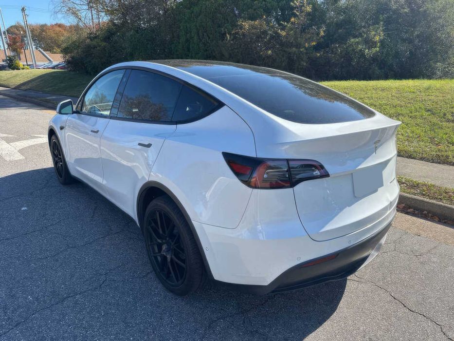 Tesla Model Y Long Range      2022