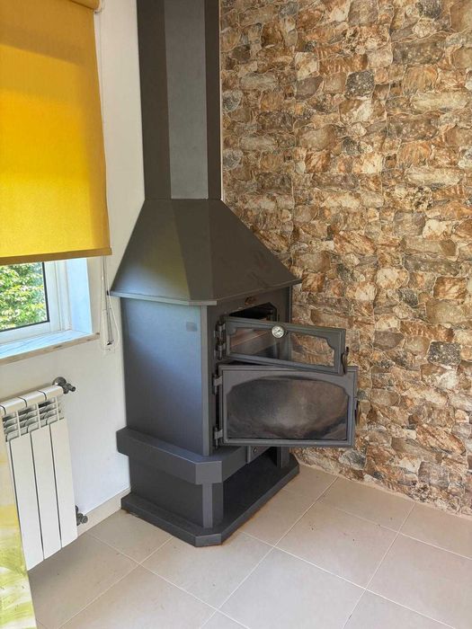 Salamandra Com Forno e despenseiro de lenha