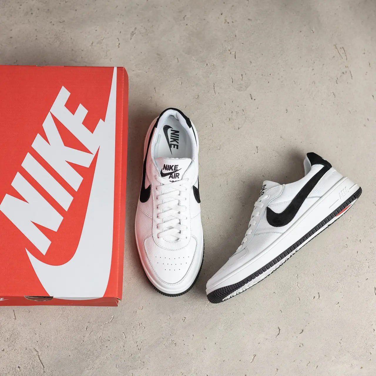 Белые мужские кроссовки Nike повседневные стильные кроссы найк