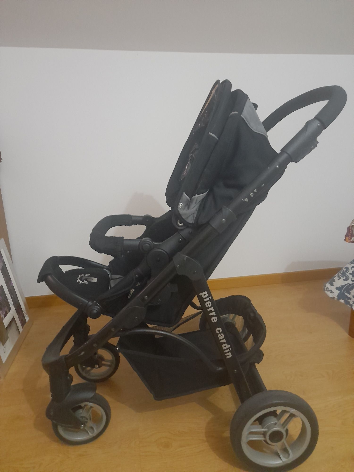 Carrinho bebé Pierre Cardin