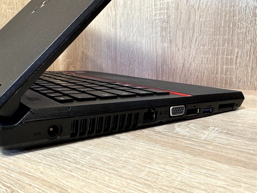 Fujitsu Lifebook E546/i5 6200u/8gb ddr4/ssd 480gb.
