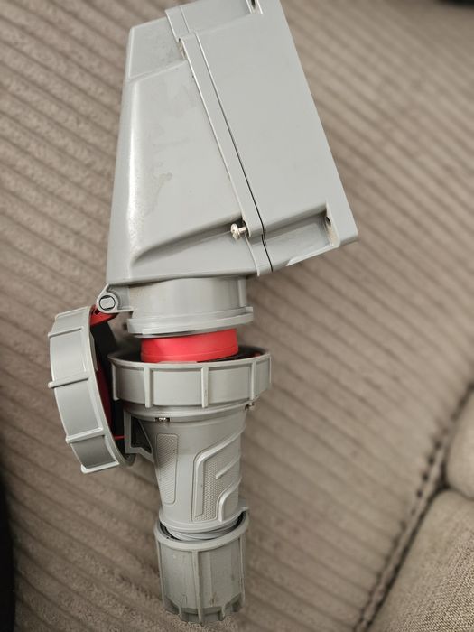 Gniazdo stałe 63A/5P IP67 PCE 135-6