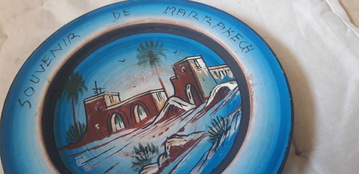 Talerz ozdobny Śliczny Souvenir z grafiką Maroko Marrakesz