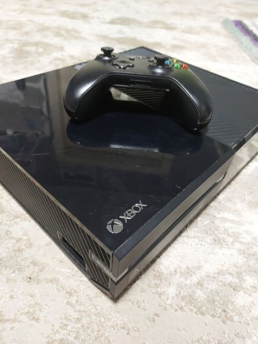 Xbox One 500gb + джойстик