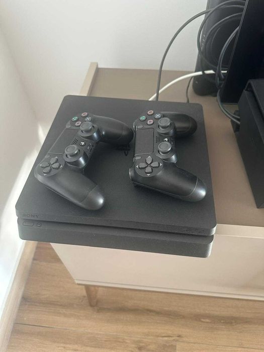 PS4 SLIM 500GB c/ 2 comandos