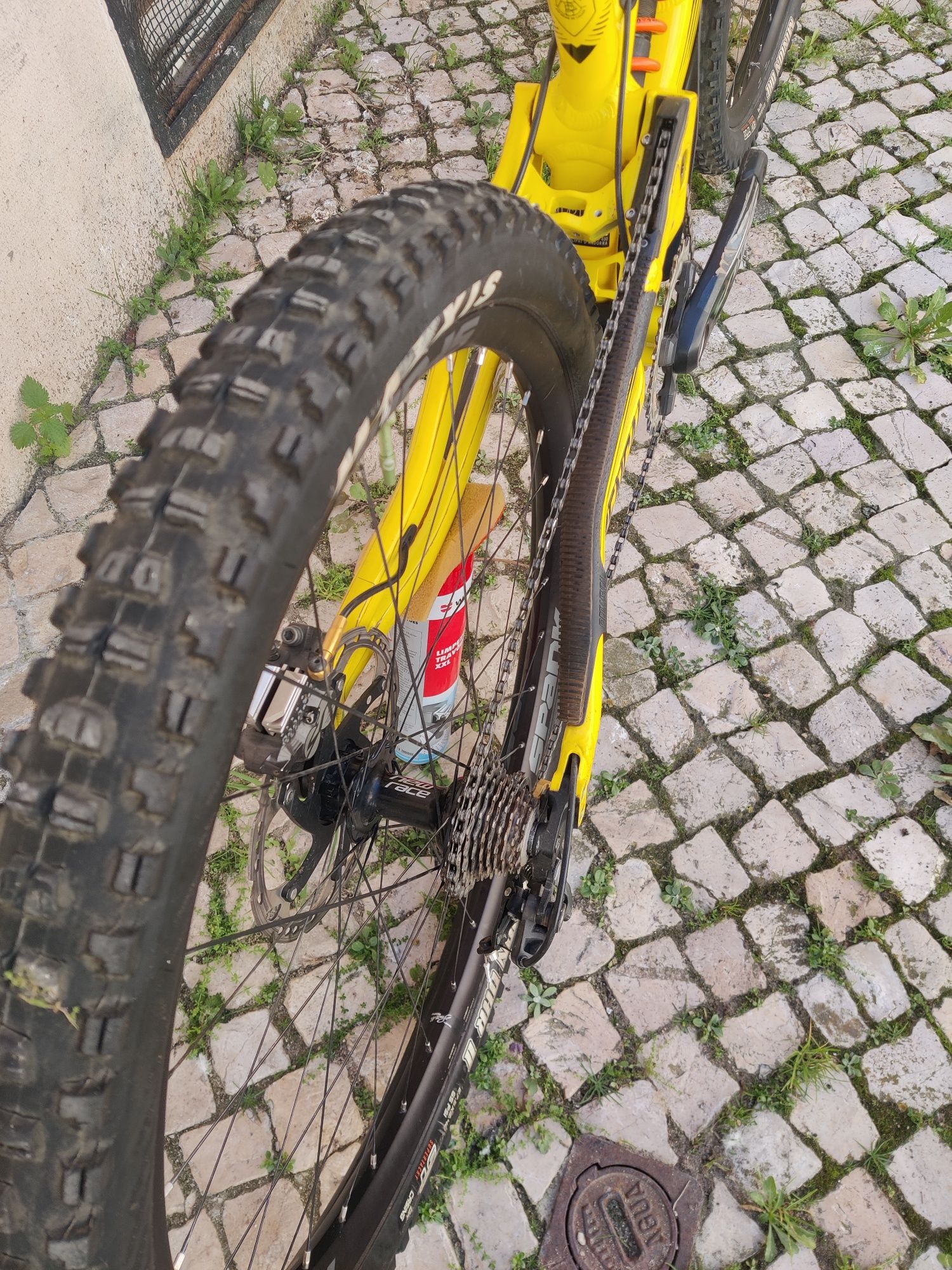 Commençal Supreme DH V4.2