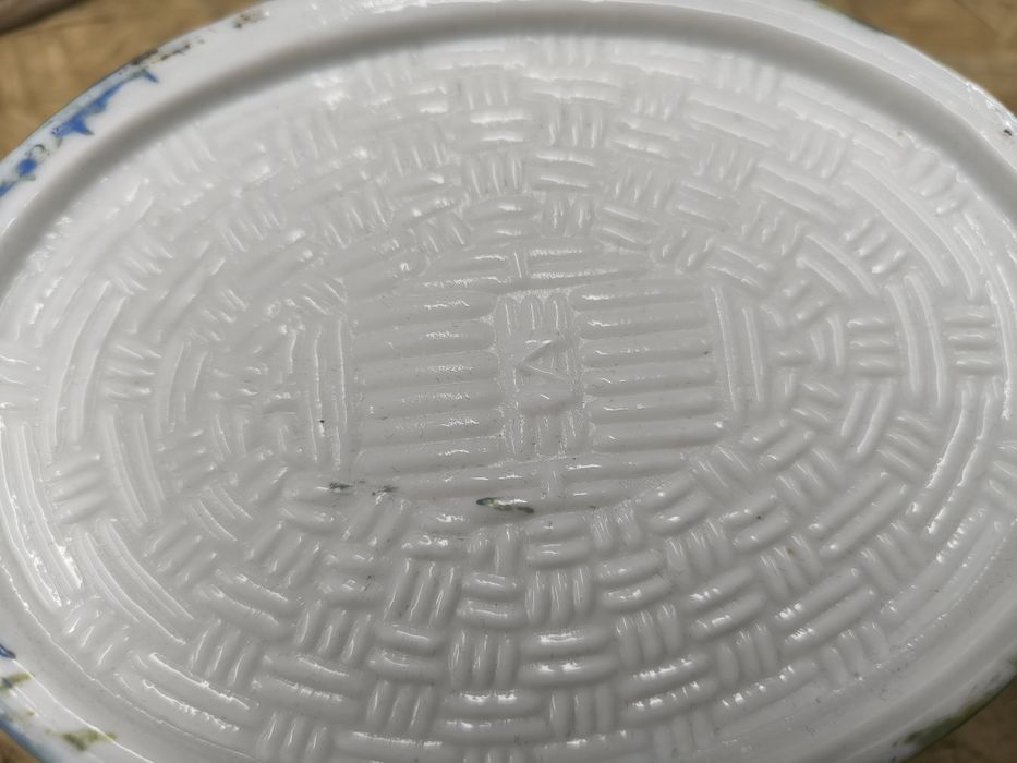 Porcelanowa kura – bombonierka z Ćmielowa / Chodzieży – ręcznie malowa