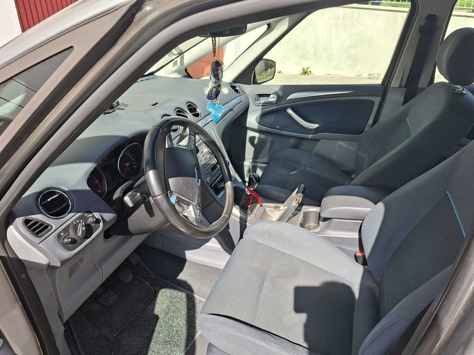 Ford S Max em bom estado