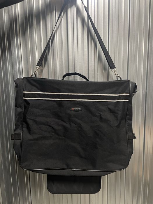 Czarna torba na garnitur pokrowiec podróżna na koszulę składana