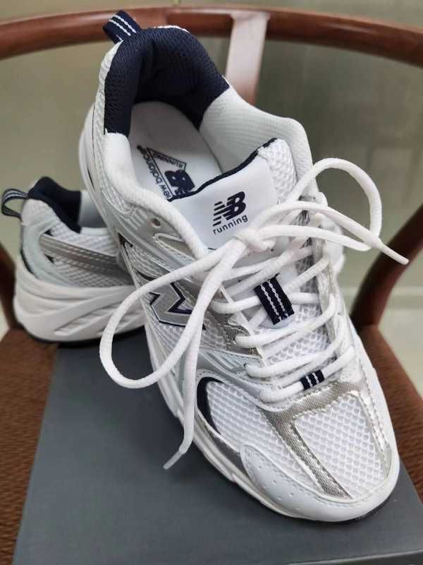 WhiteSilver\NewBalance*Damskie*ModaMR530SG UnisexTrampki.41.5