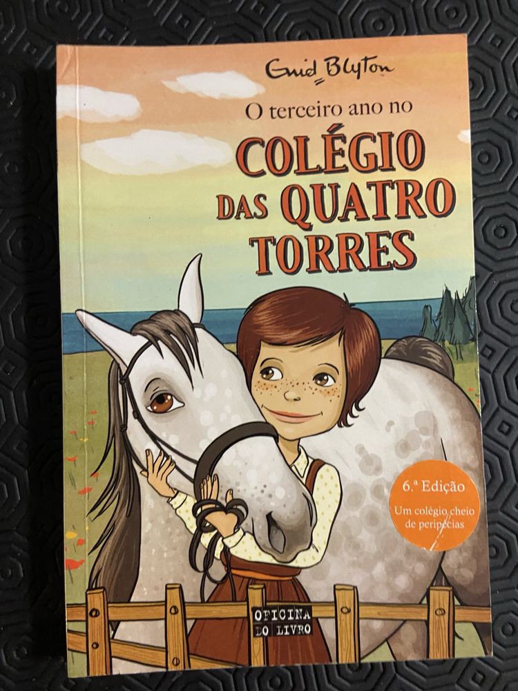 O Colégio das Quatro Torres
