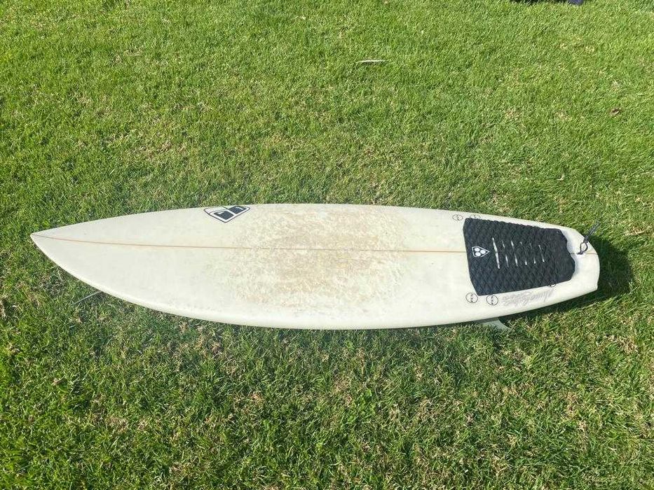 Prancha Pólen 5''1 com quilhas como nova