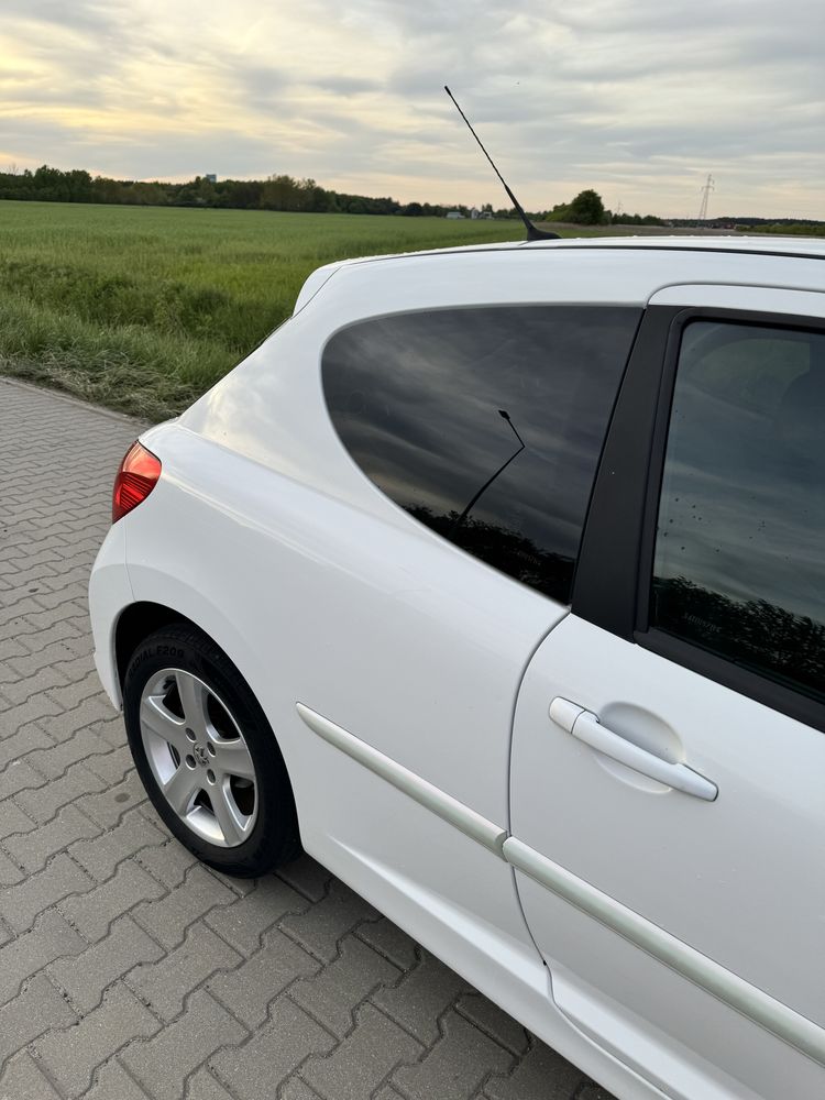 Peugeot 207 1.6 diesel NAVI 2008 biały PIERWSZY WŁAŚCICIEL PL  peugot