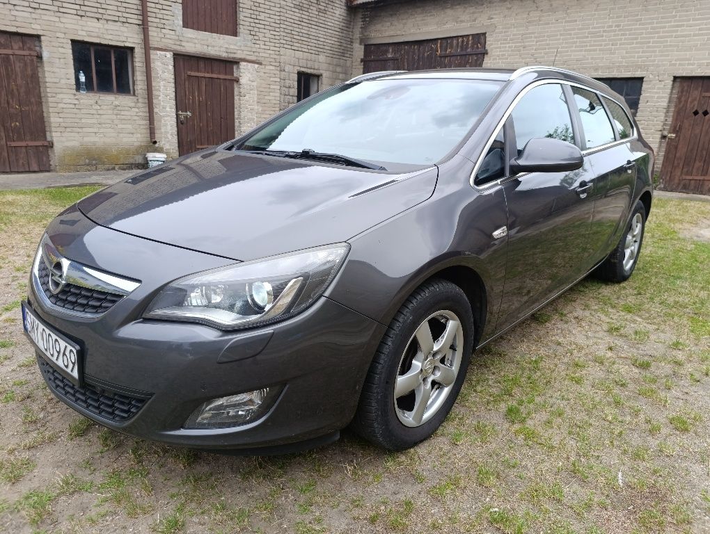 Opel Astra COSMO 2012r. Bezwypadkowy,  bi-xenon, stan bdb