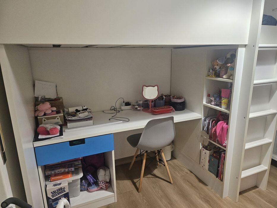 Cama Alta com secretaria e colchão IKEA