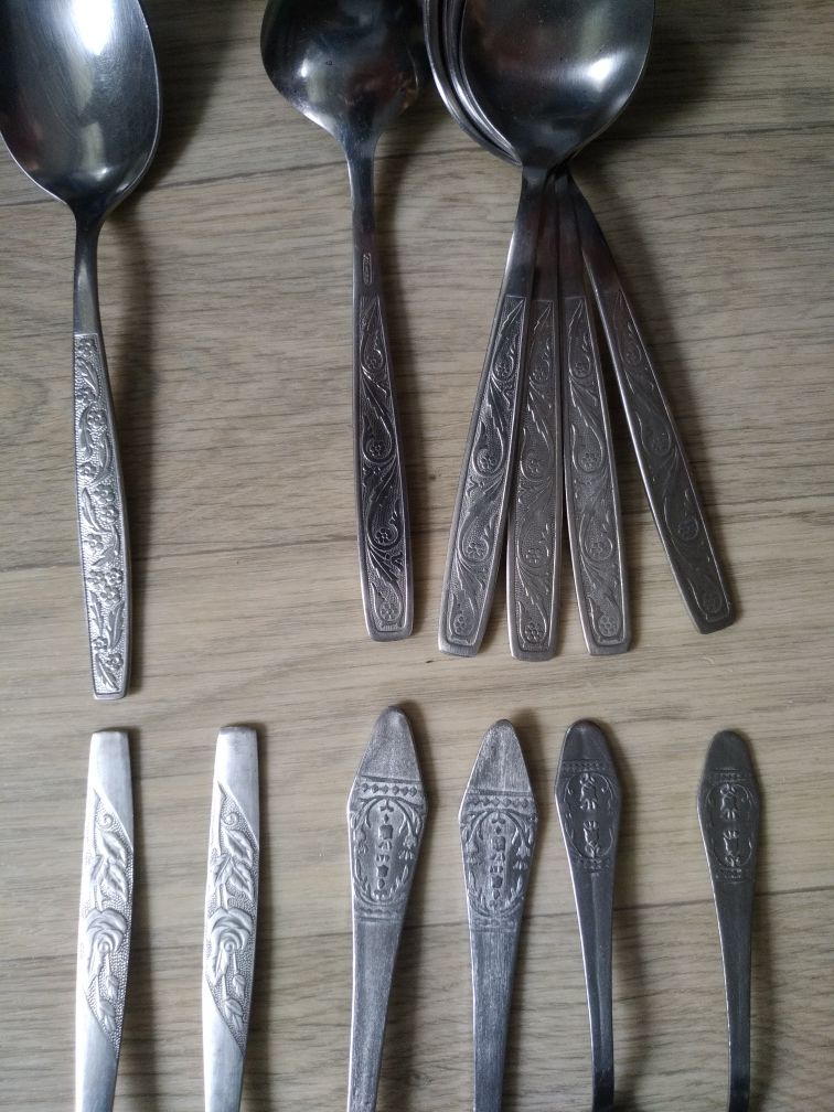 Кухонні ножі ложки виделки