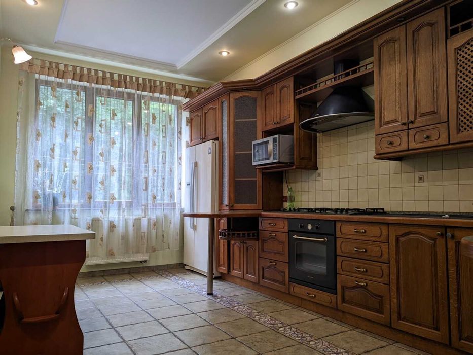 Оренда 3-кімнатної квартири вул. Вітовського