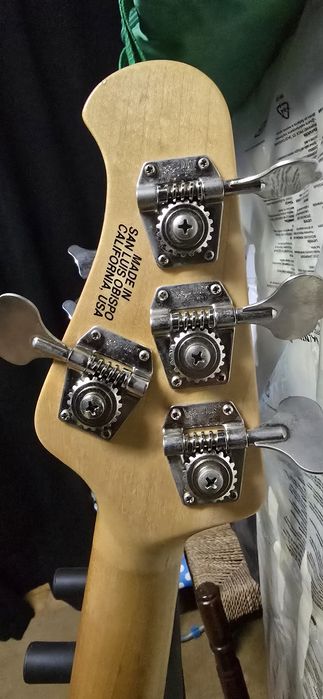 Baixo MusicMan Stingray 4 USA