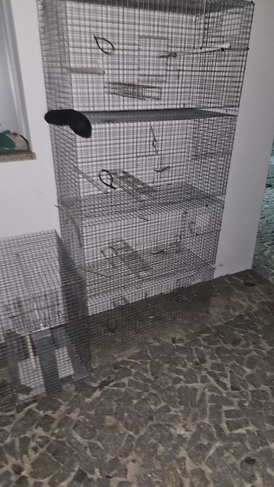 Gaiolas e viveiros de varias medidas