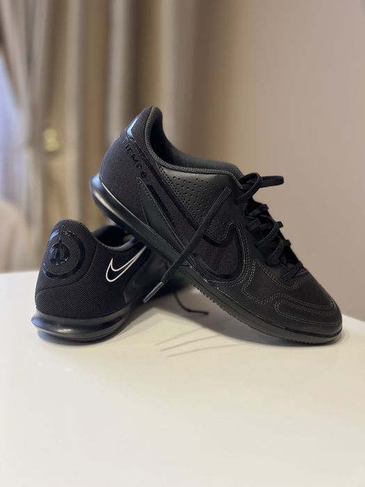 Футзалки Nike legend 9 club IC