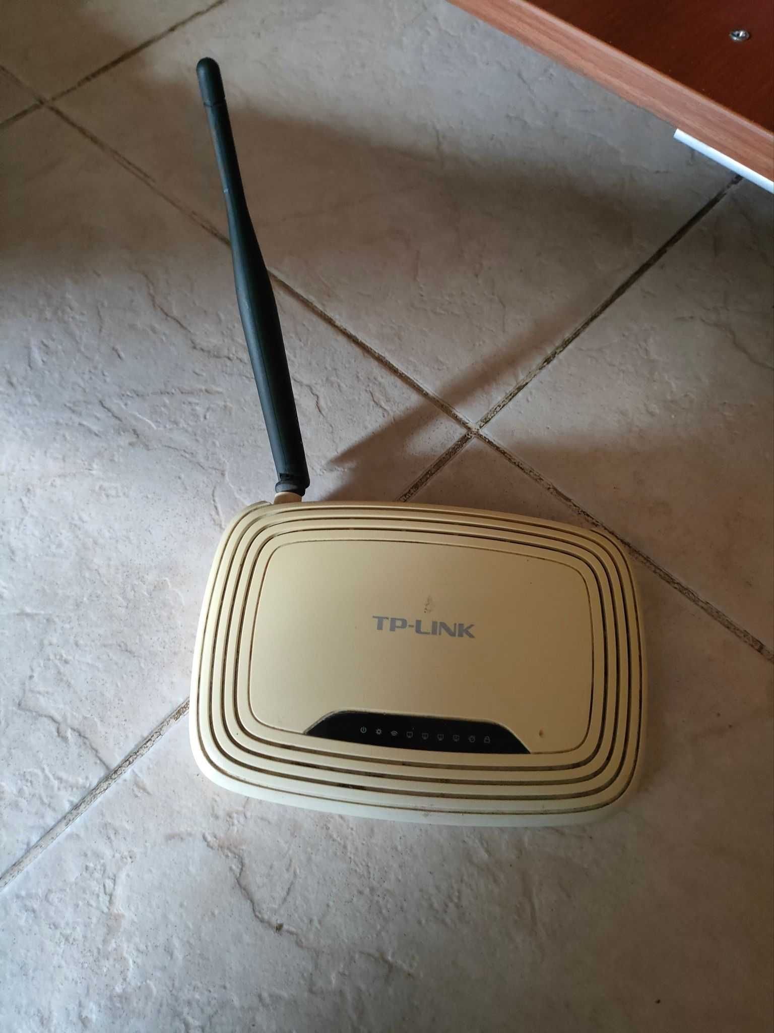 Sprzedam router TP-Link TL-WR740N (802.11b/g/n 150Mb/s).