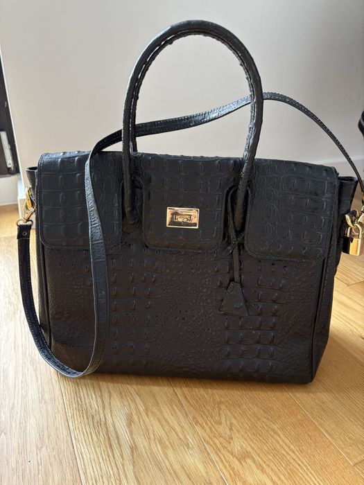 Czarna skórzana torba